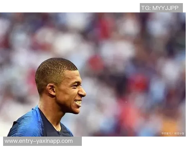 姆巴佩禁区内摔倒引发担忧经过短暂休息后重返赛场继续拼搏